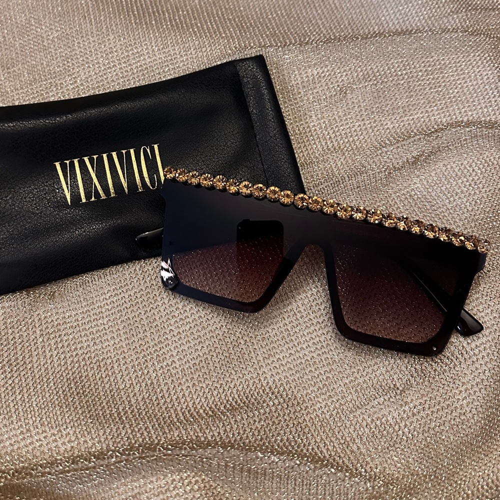 Rhinestone flat top shield sunglasses w/ case